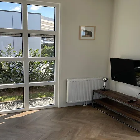 Chalet Modern With A Dishwasher In Lathum, Cleaning Included
